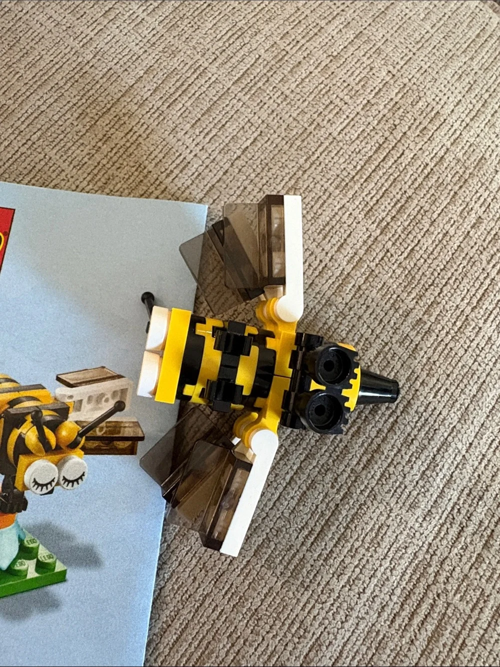 Lego bee mini build 40211